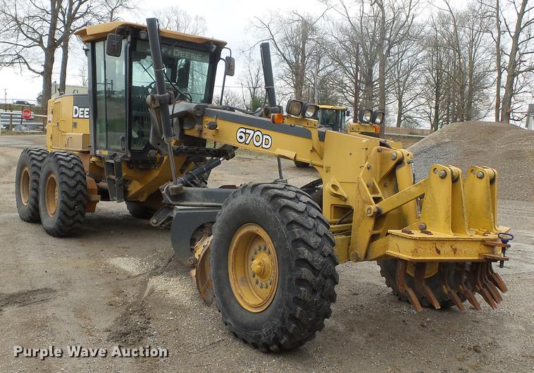image for item DD2310 2005 John Deere 670D motor grader