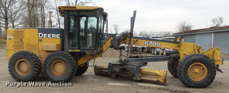 image for item DD2310 2005 John Deere 670D motor grader