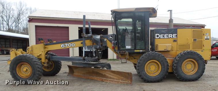 image for item DD2310 2005 John Deere 670D motor grader