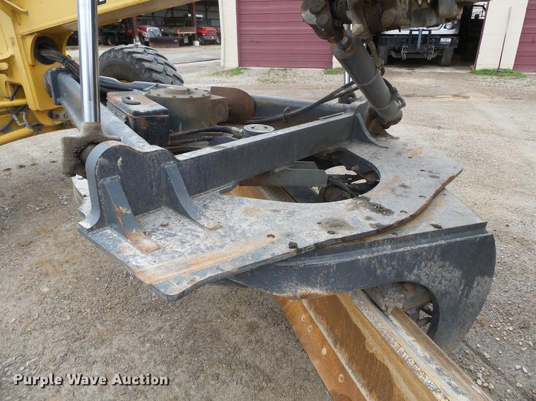 image for item DD2310 2005 John Deere 670D motor grader