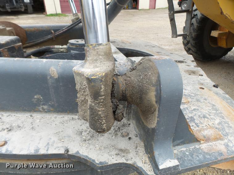 image for item DD2310 2005 John Deere 670D motor grader