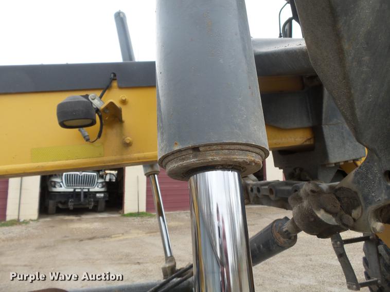 image for item DD2310 2005 John Deere 670D motor grader