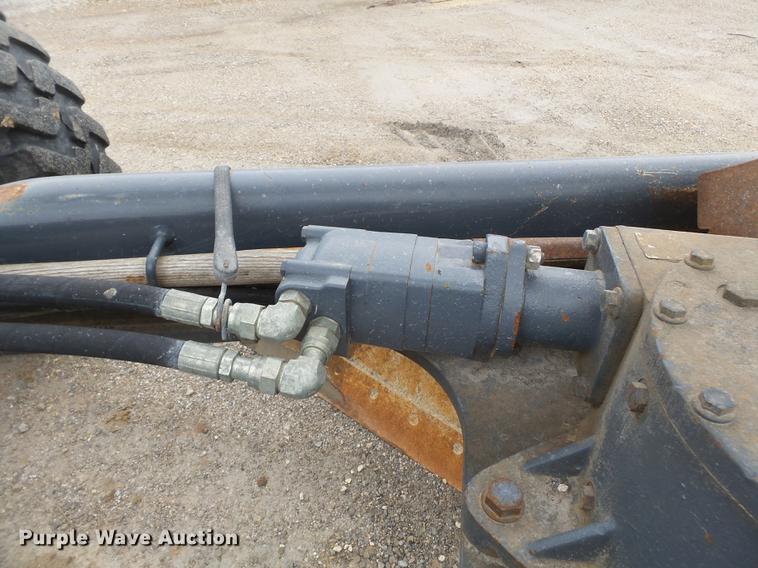 image for item DD2310 2005 John Deere 670D motor grader