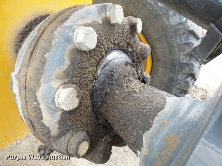 image for item DD2310 2005 John Deere 670D motor grader