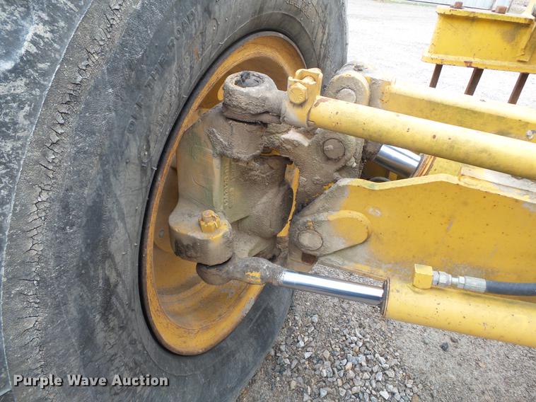 image for item DD2310 2005 John Deere 670D motor grader