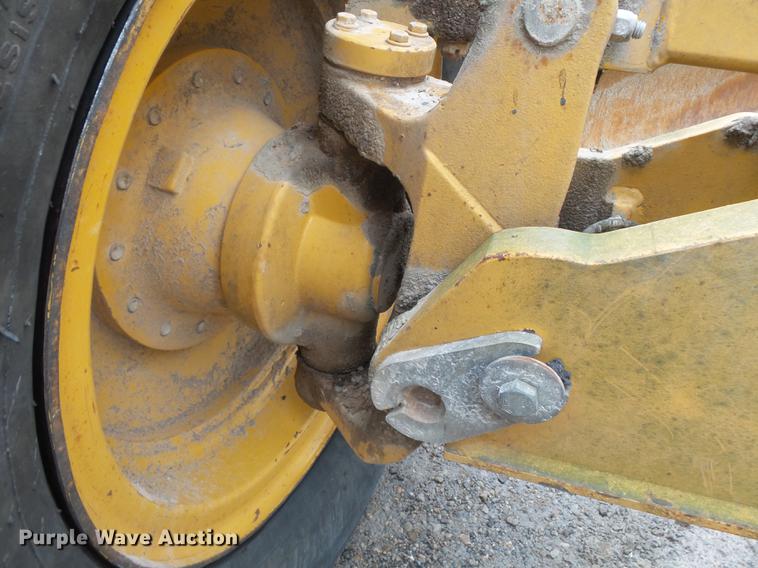 image for item DD2310 2005 John Deere 670D motor grader