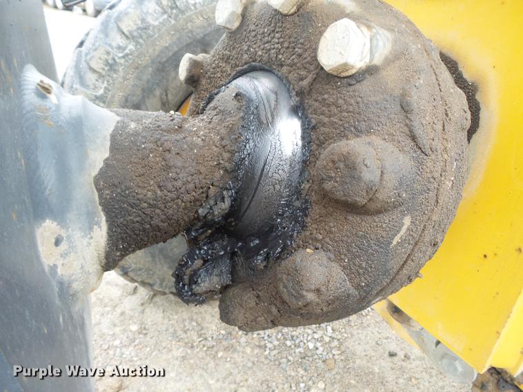 image for item DD2310 2005 John Deere 670D motor grader