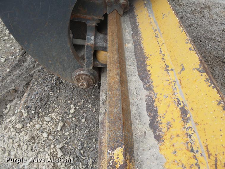 image for item DD2310 2005 John Deere 670D motor grader