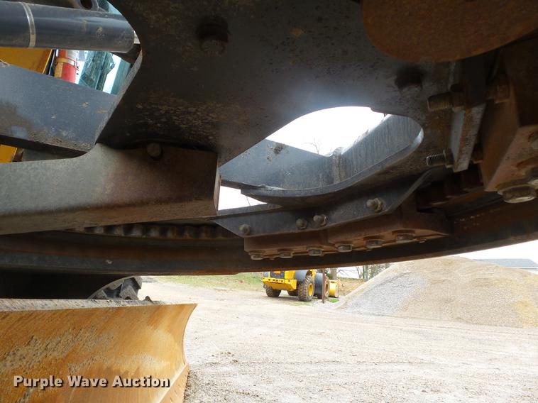 image for item DD2310 2005 John Deere 670D motor grader