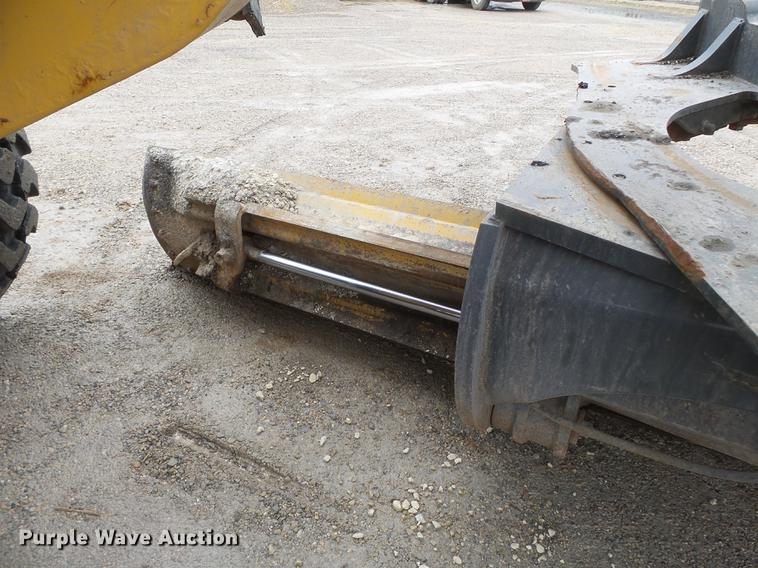 image for item DD2310 2005 John Deere 670D motor grader