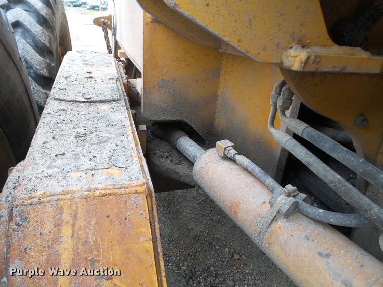 image for item DD2310 2005 John Deere 670D motor grader