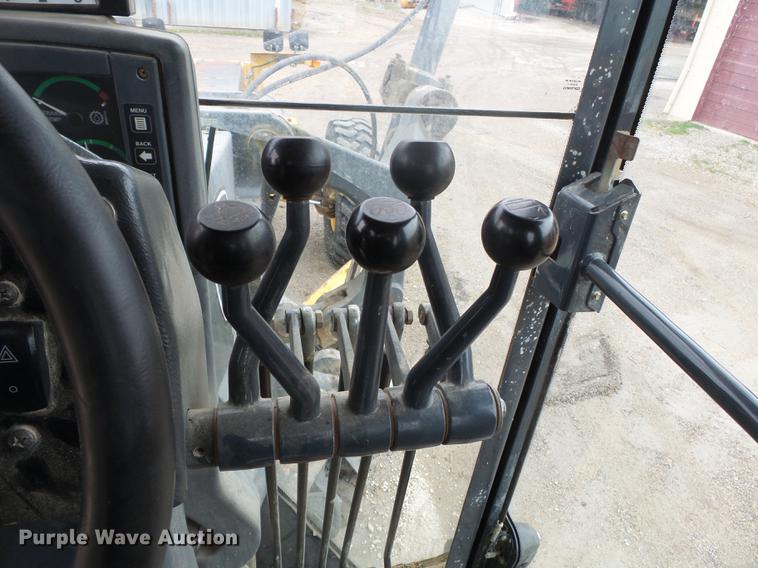 image for item DD2310 2005 John Deere 670D motor grader