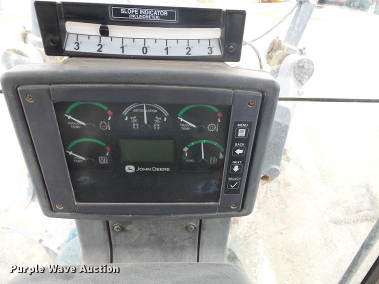 image for item DD2310 2005 John Deere 670D motor grader