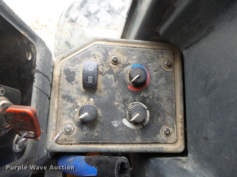 image for item DD2310 2005 John Deere 670D motor grader