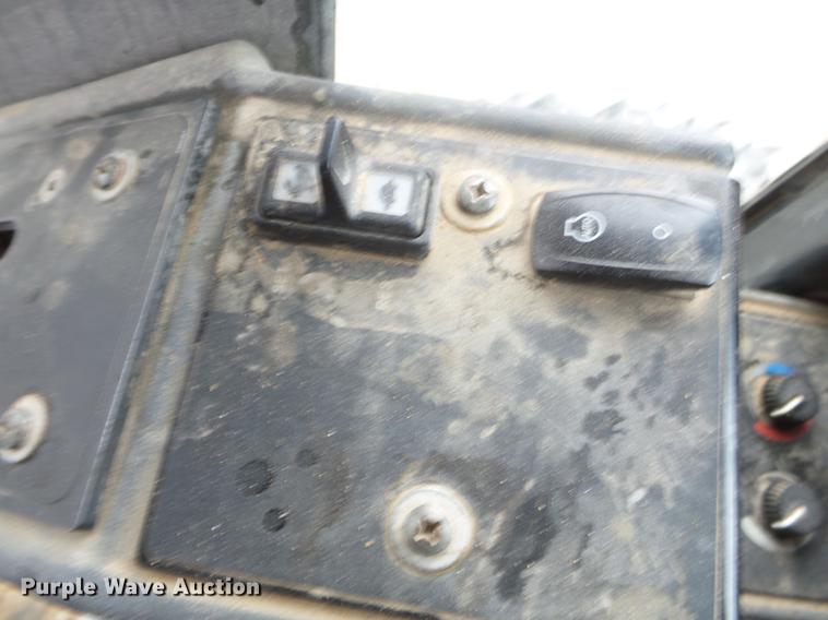 image for item DD2310 2005 John Deere 670D motor grader