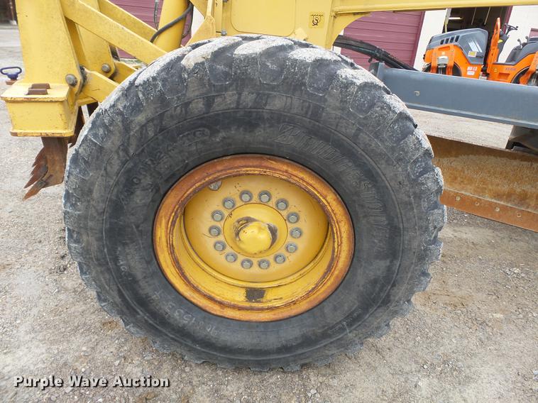 image for item DD2310 2005 John Deere 670D motor grader