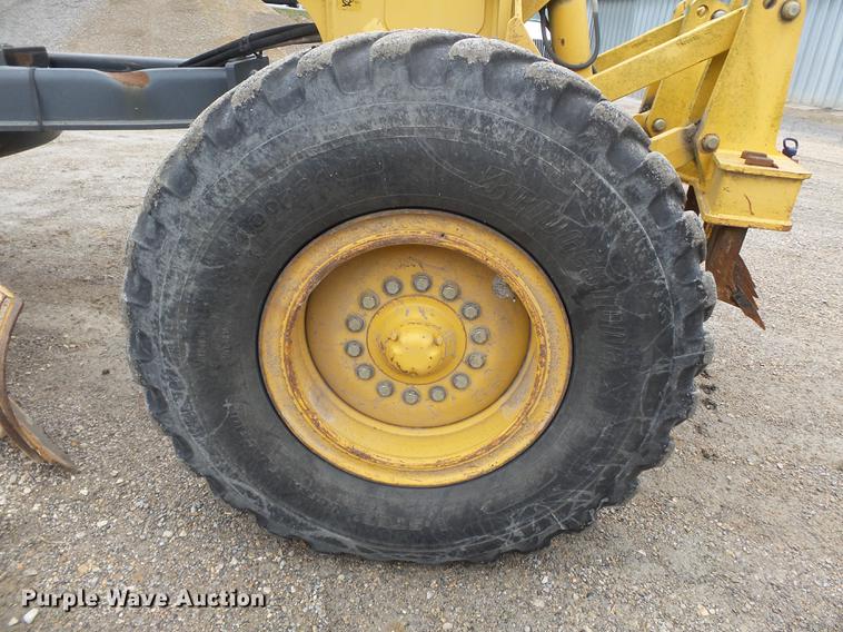 image for item DD2310 2005 John Deere 670D motor grader