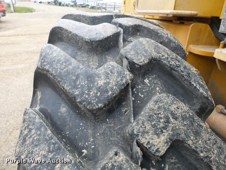 image for item DD2310 2005 John Deere 670D motor grader