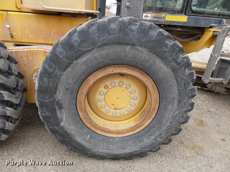 image for item DD2310 2005 John Deere 670D motor grader