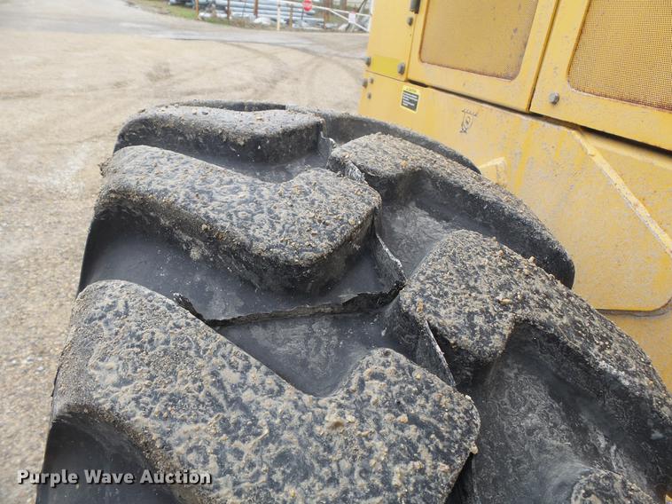 image for item DD2310 2005 John Deere 670D motor grader