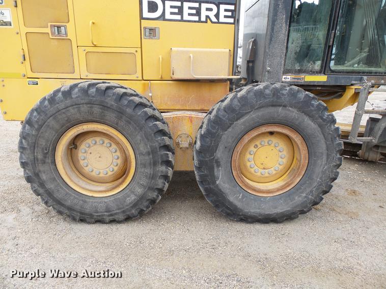 image for item DD2310 2005 John Deere 670D motor grader