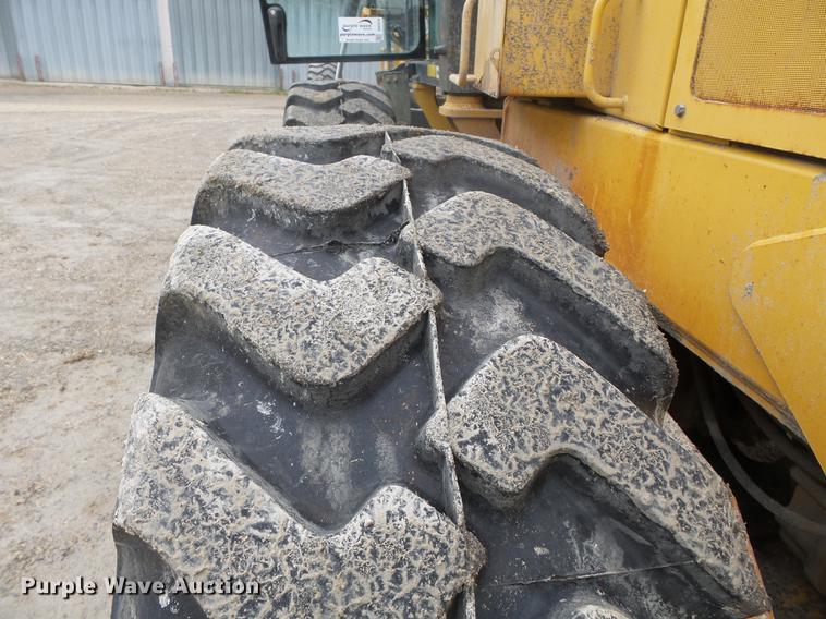 image for item DD2310 2005 John Deere 670D motor grader