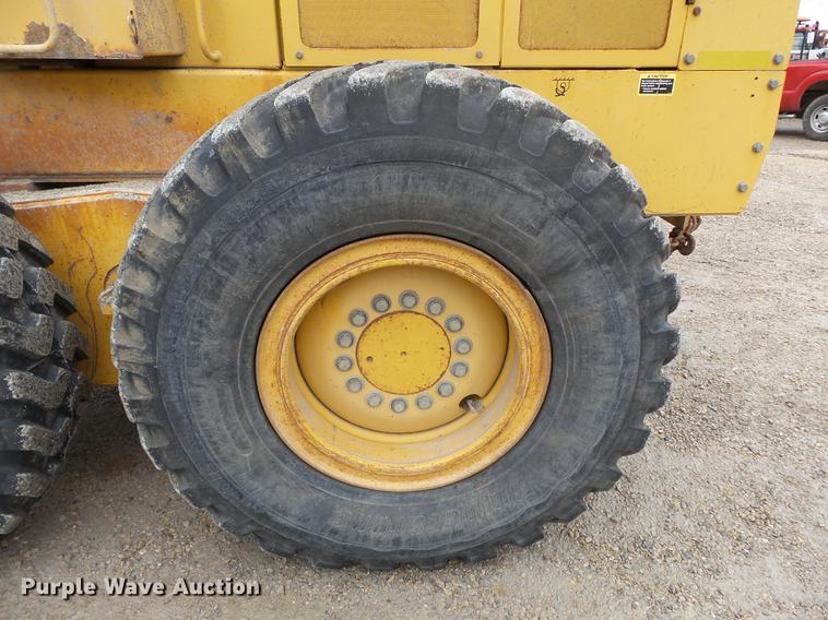 image for item DD2310 2005 John Deere 670D motor grader