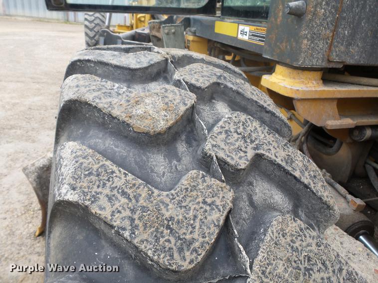 image for item DD2310 2005 John Deere 670D motor grader