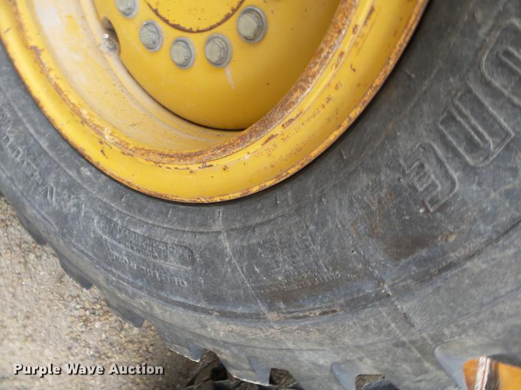 image for item DD2310 2005 John Deere 670D motor grader