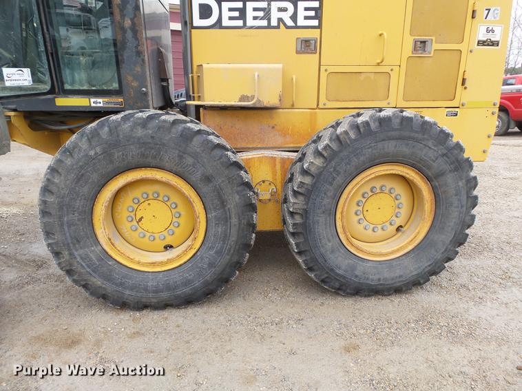 image for item DD2310 2005 John Deere 670D motor grader