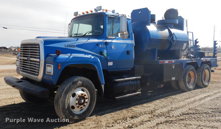 image for item DD3616 1996 Ford LT9000 flatbed water truck