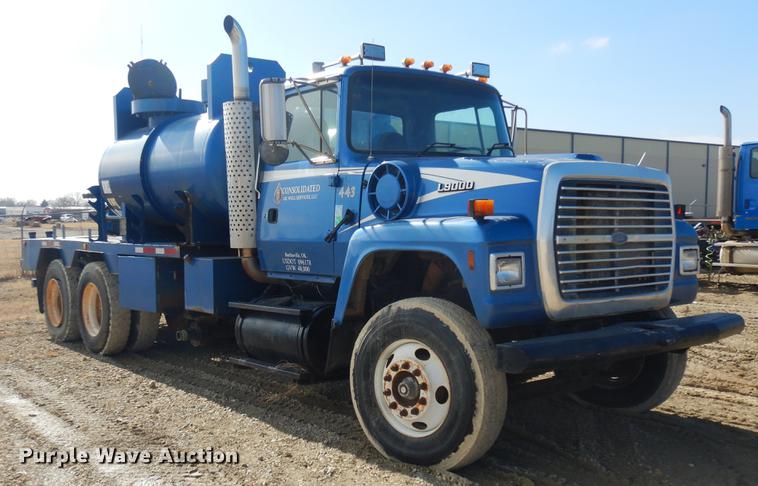 image for item DD3616 1996 Ford LT9000 flatbed water truck