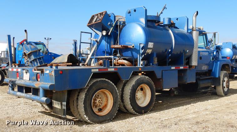 image for item DD3616 1996 Ford LT9000 flatbed water truck