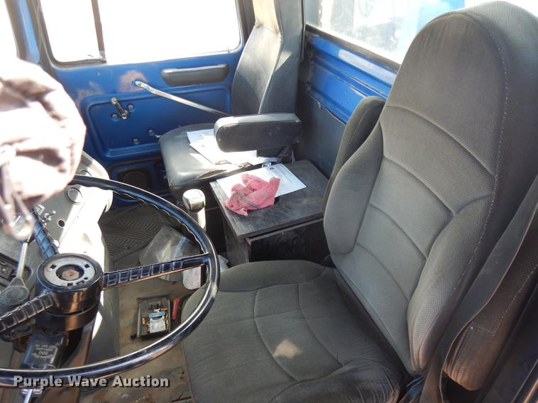 image for item DD3616 1996 Ford LT9000 flatbed water truck