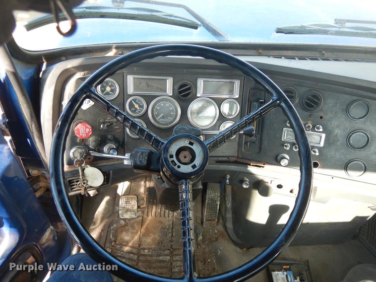 image for item DD3616 1996 Ford LT9000 flatbed water truck