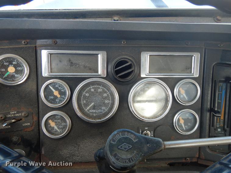 image for item DD3616 1996 Ford LT9000 flatbed water truck