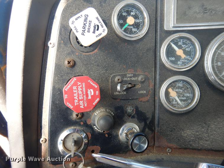 image for item DD3616 1996 Ford LT9000 flatbed water truck