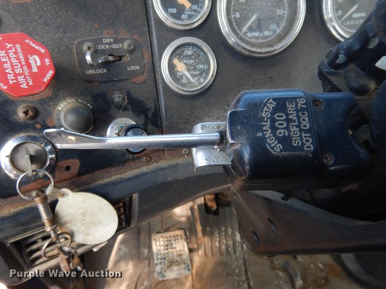 image for item DD3616 1996 Ford LT9000 flatbed water truck