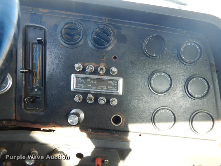 image for item DD3616 1996 Ford LT9000 flatbed water truck