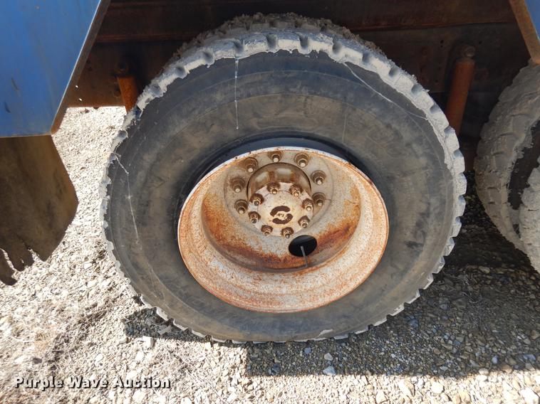 image for item DD3616 1996 Ford LT9000 flatbed water truck