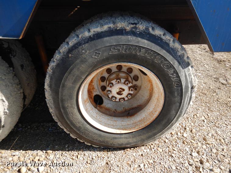 image for item DD3616 1996 Ford LT9000 flatbed water truck