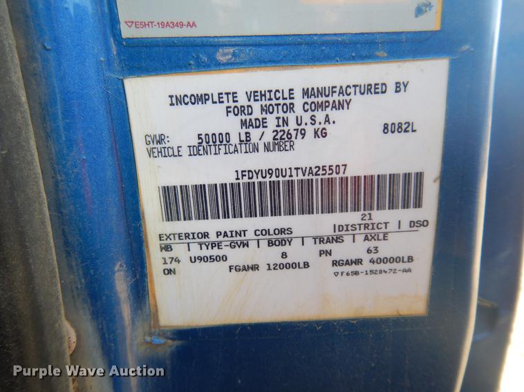 image for item DD3616 1996 Ford LT9000 flatbed water truck