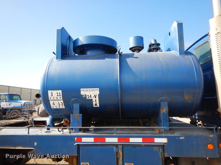 image for item DD3617 2006 Sterling L-Line pump truck