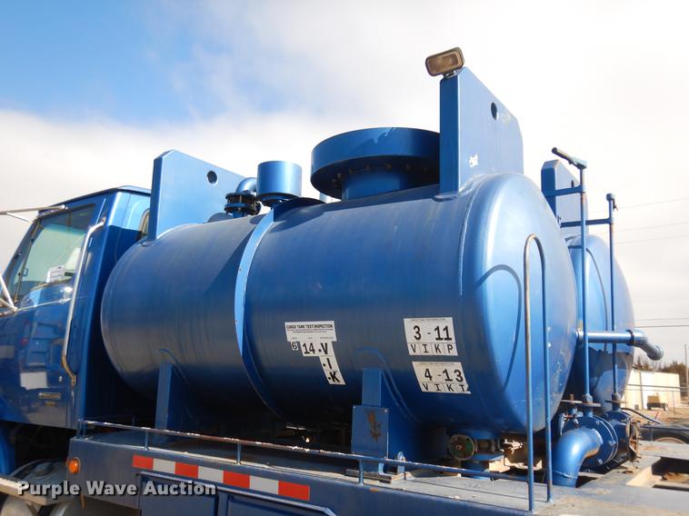 image for item DD3617 2006 Sterling L-Line pump truck