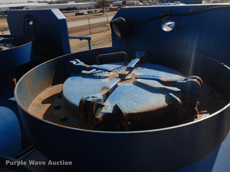 image for item DD3617 2006 Sterling L-Line pump truck