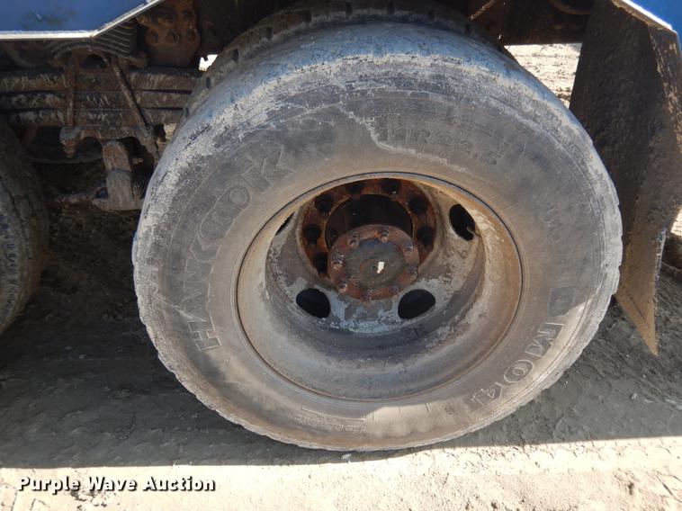 image for item DD3617 2006 Sterling L-Line pump truck