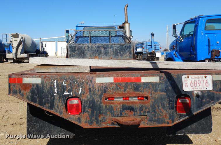 image for item DD3620 1981 International 2574 flatbed truck