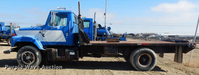 image for item DD3620 1981 International 2574 flatbed truck