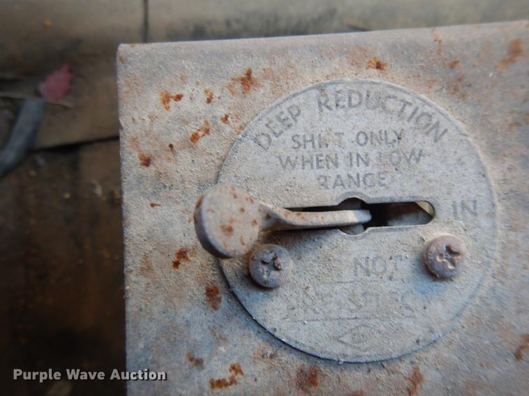 image for item DD3620 1981 International 2574 flatbed truck