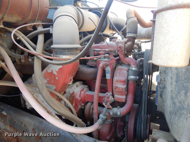 image for item DD3620 1981 International 2574 flatbed truck